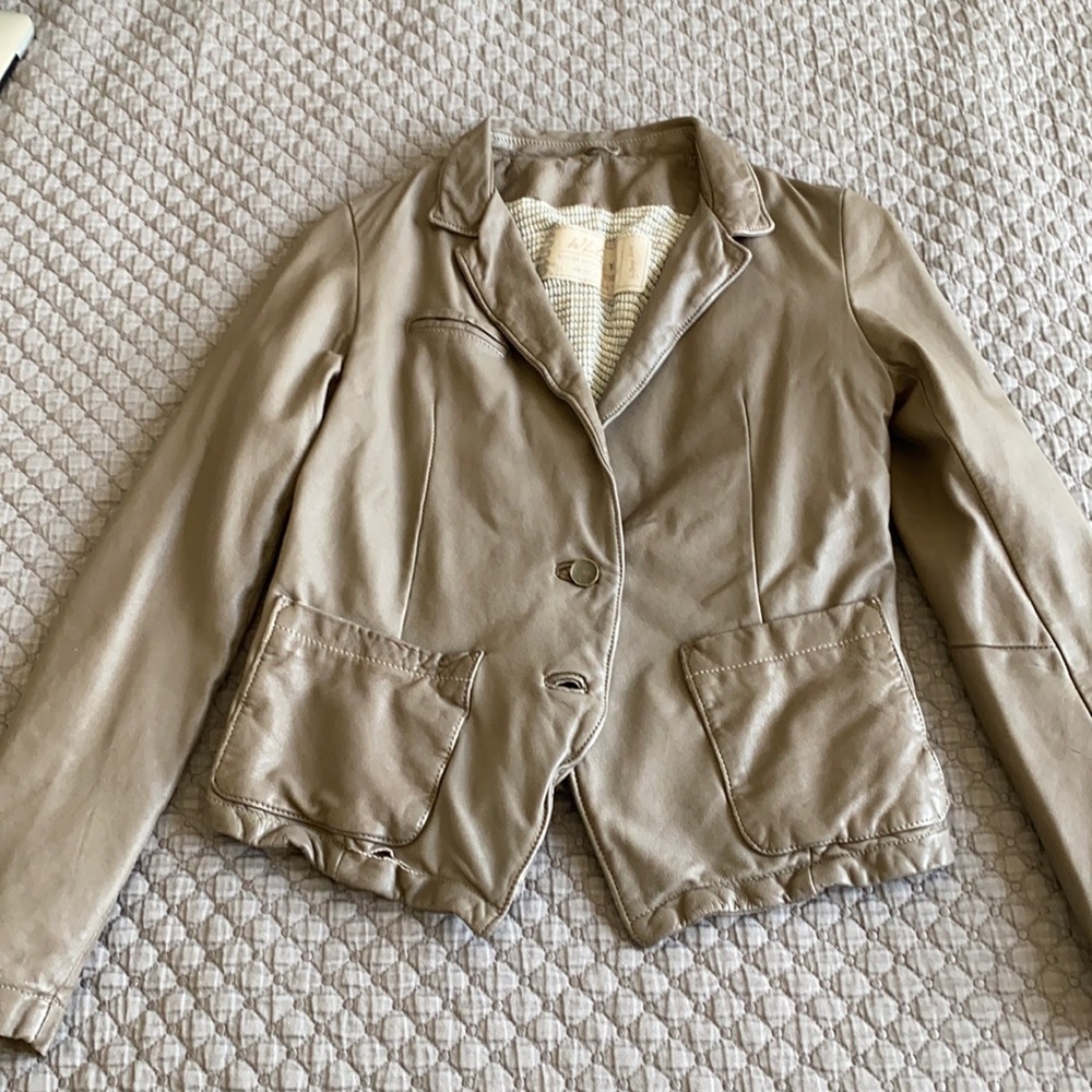 Light leather jacket. Made in Italy